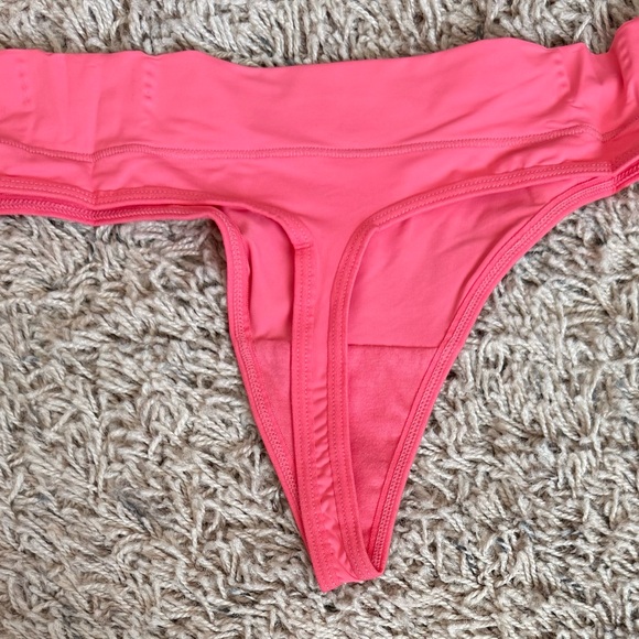 Kindly Yours So Comfy Crossover Waist Thong Panties 4 Pairs Size: S (4-6) - Picture 5 of 5